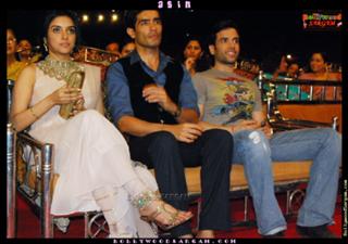 Asin Thottumkal feet photo thumbnail