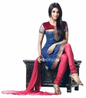 Asin Thottumkal feet photo thumbnail