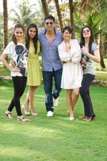 Asin Thottumkal feet photo thumbnail