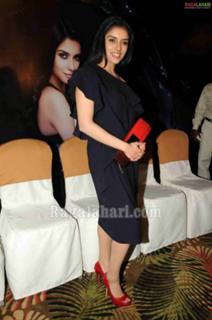 Asin Thottumkal feet photo thumbnail