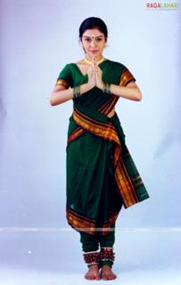Asin Thottumkal feet photo thumbnail