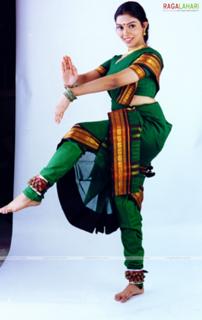 Asin Thottumkal feet photo thumbnail