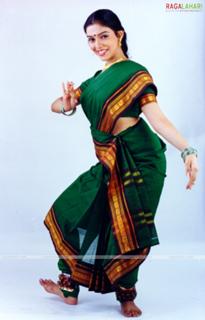 Asin Thottumkal feet photo thumbnail