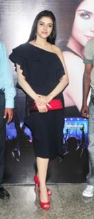 Asin Thottumkal feet photo thumbnail