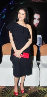 Asin Thottumkal feet photo thumbnail