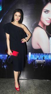 Asin Thottumkal feet photo thumbnail