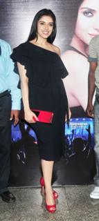 Asin Thottumkal feet photo thumbnail