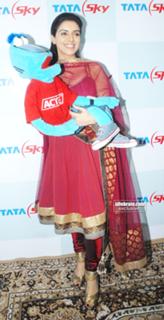 Asin Thottumkal feet photo thumbnail