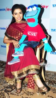 Asin Thottumkal feet photo thumbnail