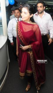 Asin Thottumkal feet photo thumbnail