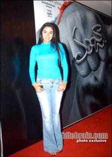 Asin Thottumkal feet photo thumbnail