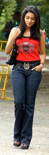 Asin Thottumkal feet photo thumbnail
