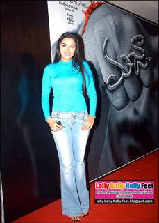 Asin Thottumkal feet photo thumbnail