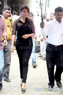 Asin Thottumkal feet photo thumbnail