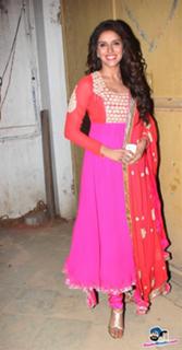 Asin Thottumkal feet photo thumbnail