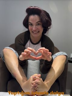 Asli Bekiroglu feet photo 4