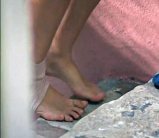 Asli Enver feet photo thumbnail
