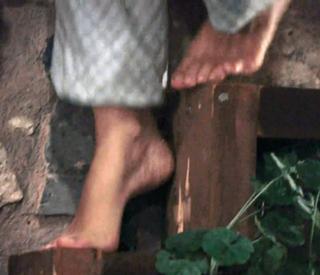 Asli Enver feet photo thumbnail