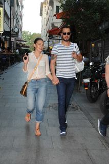 Asli Enver feet photo thumbnail