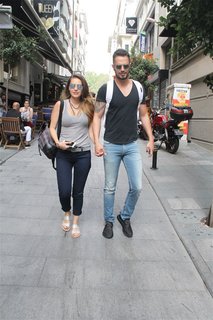 Asli Enver feet photo thumbnail