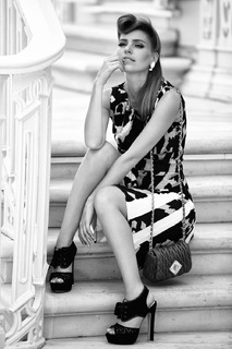 Asli Enver feet photo thumbnail