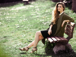 Asli Enver feet photo thumbnail