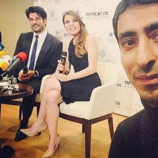 Asli Enver feet photo thumbnail
