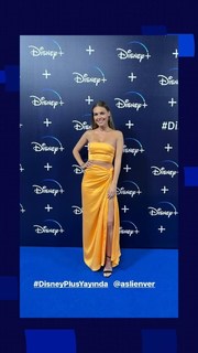 Asli Enver feet photo thumbnail