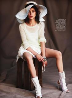 Astrid Bergès-Frisbey feet photo thumbnail