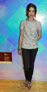 Astrid Bergès-Frisbey feet photo thumbnail