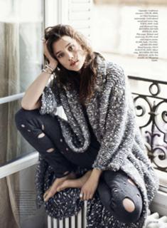 Astrid Bergès-Frisbey feet photo thumbnail