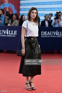 Astrid Bergès-Frisbey feet photo thumbnail
