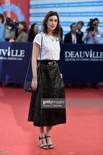 Astrid Bergès-Frisbey feet photo thumbnail