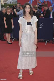 Astrid Bergès-Frisbey feet photo thumbnail
