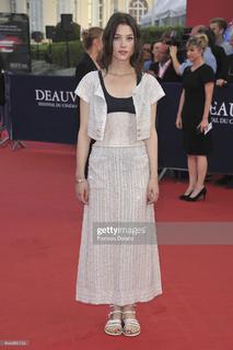 Astrid Bergès-Frisbey feet photo thumbnail
