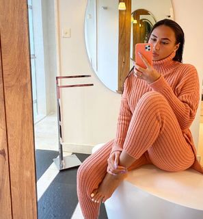 Astrid Nelsia feet photo thumbnail