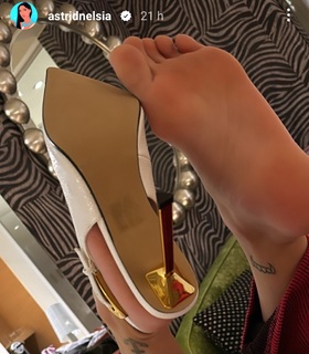 Astrid Nelsia feet photo thumbnail