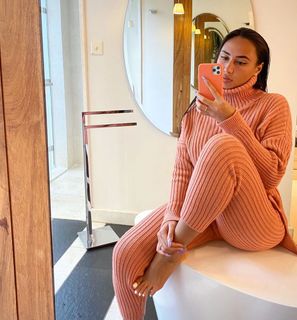 Astrid Nelsia feet photo thumbnail