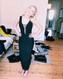 Astrid S feet photo 5