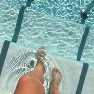Astrid S feet photo 3