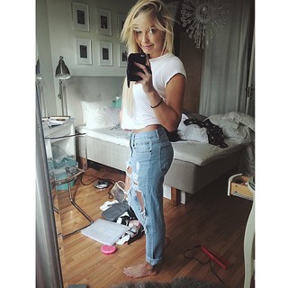 Astrid S feet photo 17