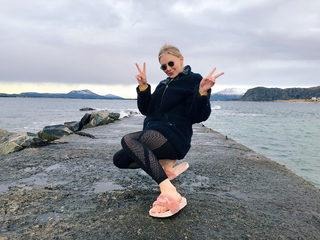 Astrid S feet photo 14