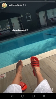 Astrid S feet photo 3