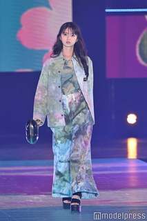 Asuka Saitô feet photo thumbnail