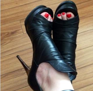 Atala Sarmiento feet photo 11