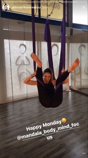 Athina Oikonomakou feet photo thumbnail