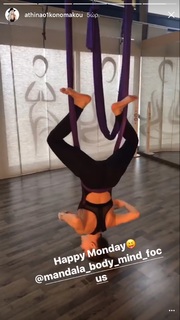Athina Oikonomakou feet photo thumbnail