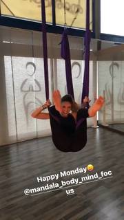 Athina Oikonomakou feet photo thumbnail