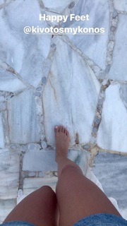 Athina Oikonomakou feet photo thumbnail