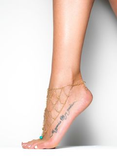 Athina Oikonomakou feet photo thumbnail